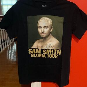 Limited edition Gloria Tour Tee